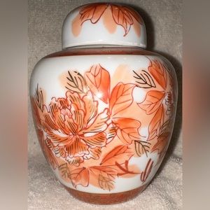 Lj Vintage Ginger Jar Orange Chrysanthemums made in Japan
5”‎